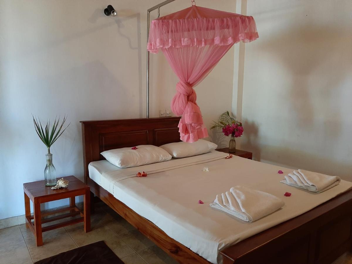 Lobster Beach Otel Tangalle Dış mekan fotoğraf