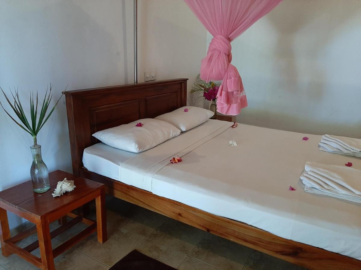 Lobster Beach Otel Tangalle Dış mekan fotoğraf