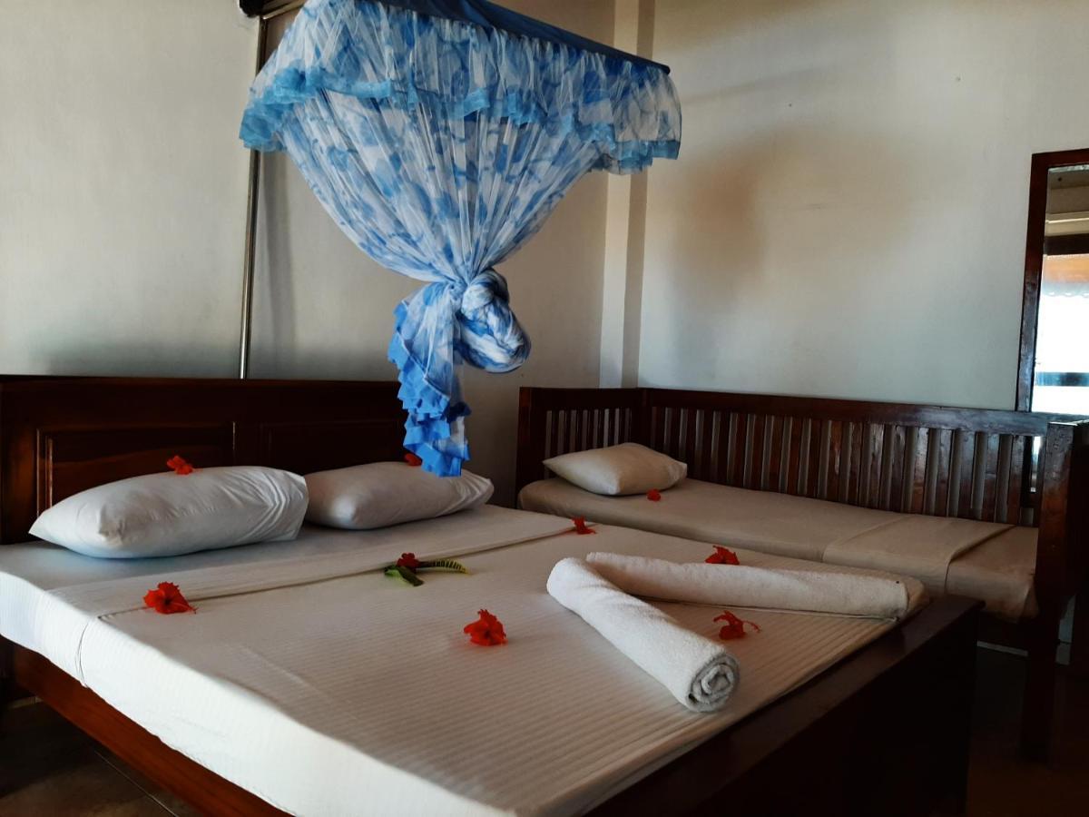 Lobster Beach Otel Tangalle Dış mekan fotoğraf