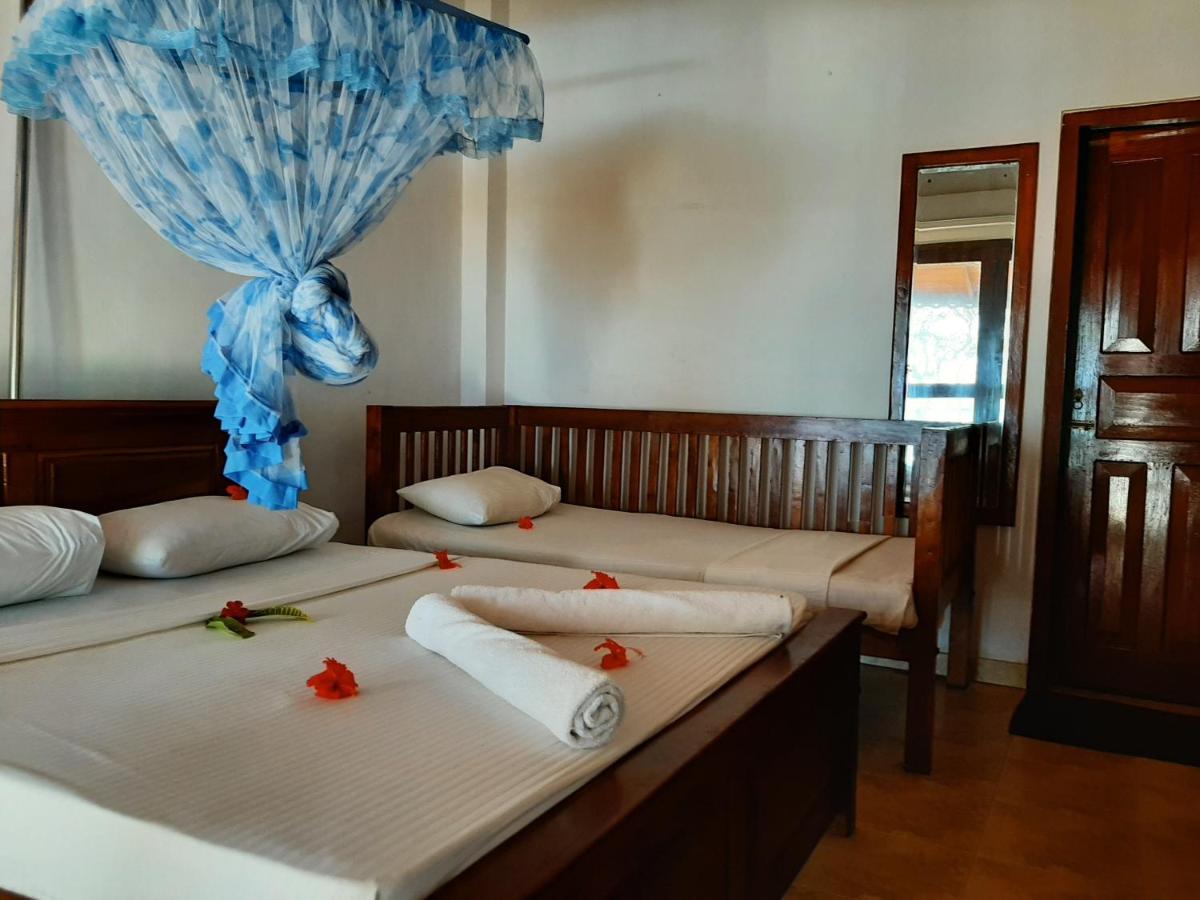 Lobster Beach Otel Tangalle Dış mekan fotoğraf