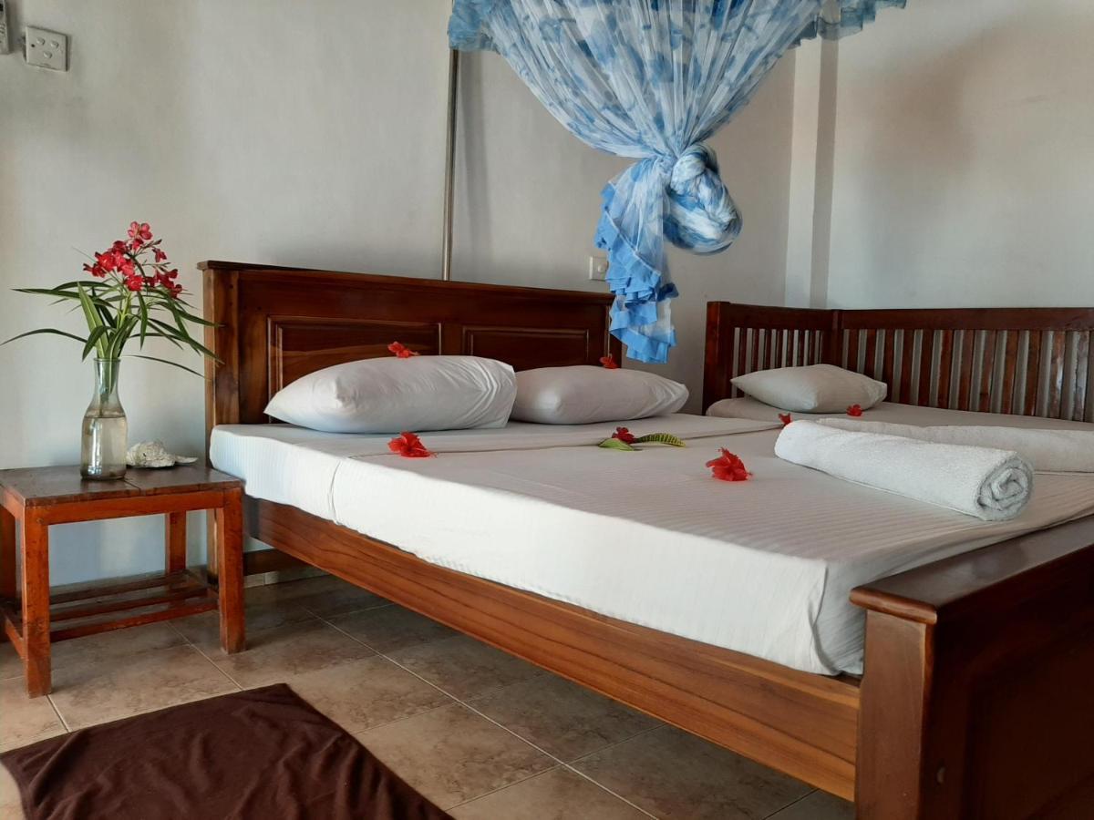 Lobster Beach Otel Tangalle Dış mekan fotoğraf